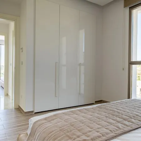 Sanders Dione Residences - Pleasant 2-bedroom With Sea View